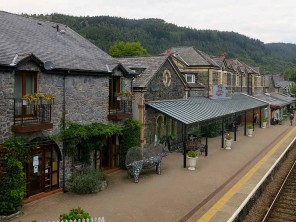 1 Bedroom Romantic Apartment 6 in a Converted Train Station in Betws-y-Coed, North Wales